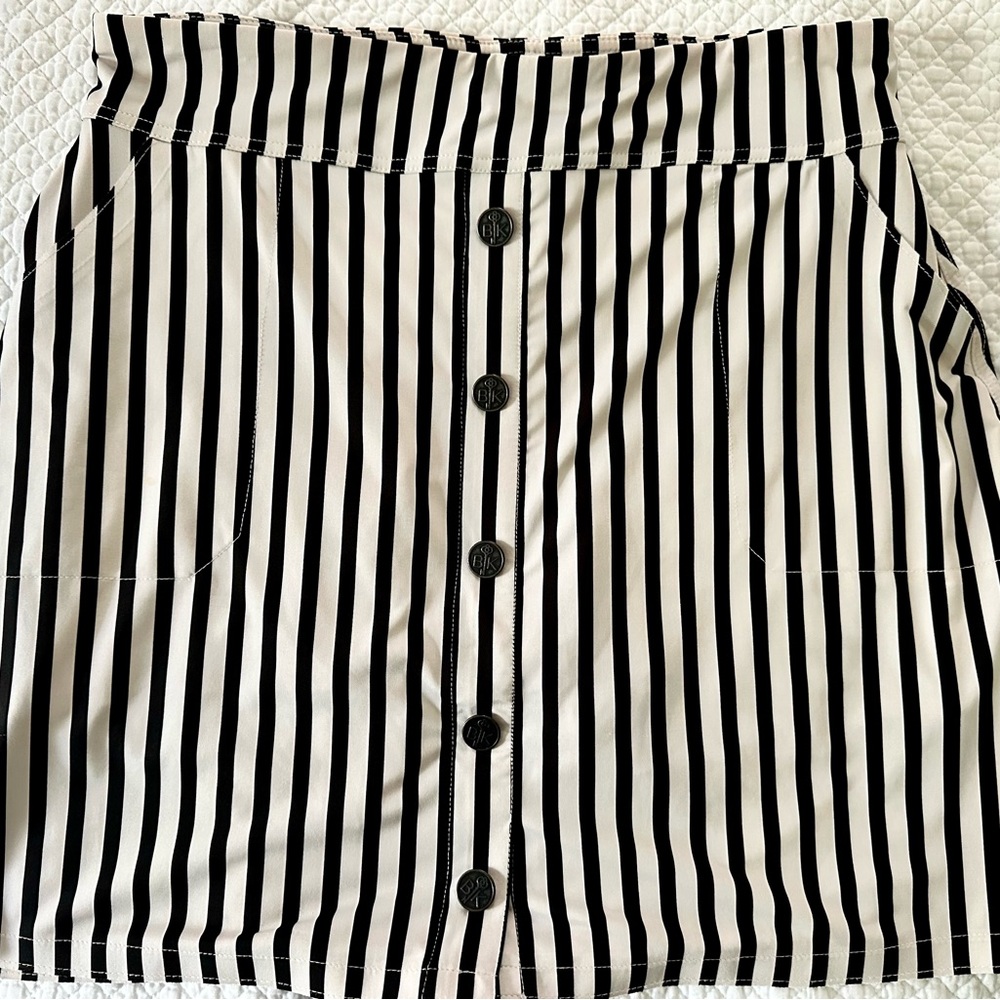 Belyn Key Golf Skort White/Black Stripe with front and back pockets SZM